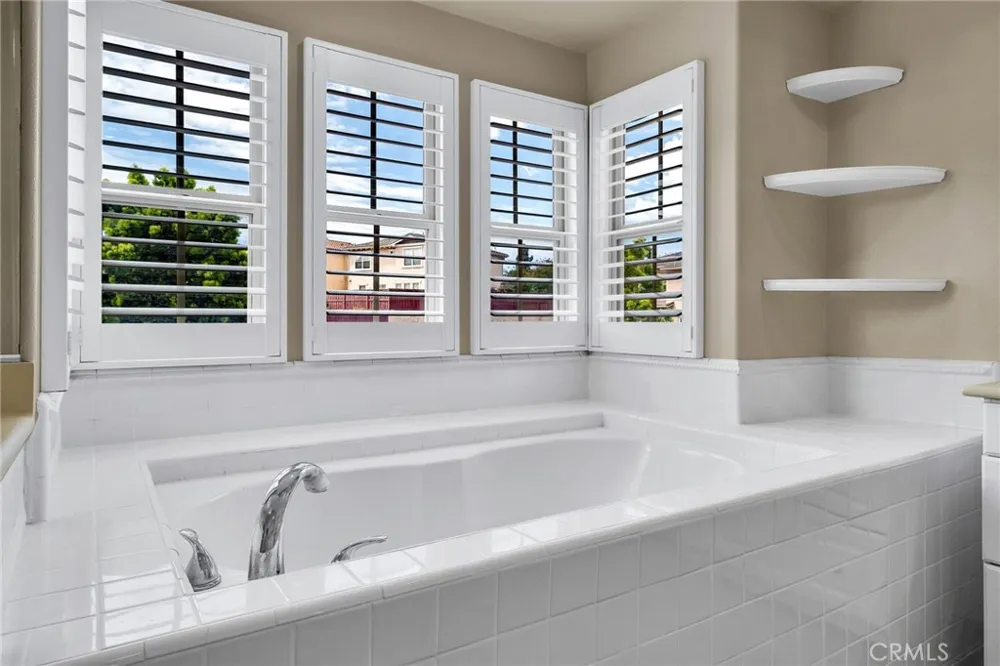 3301 Terrace Ridge Long Beach, CA 90804