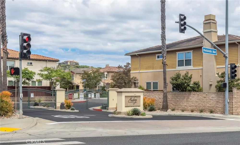 3301 Terrace Ridge Long Beach, CA 90804