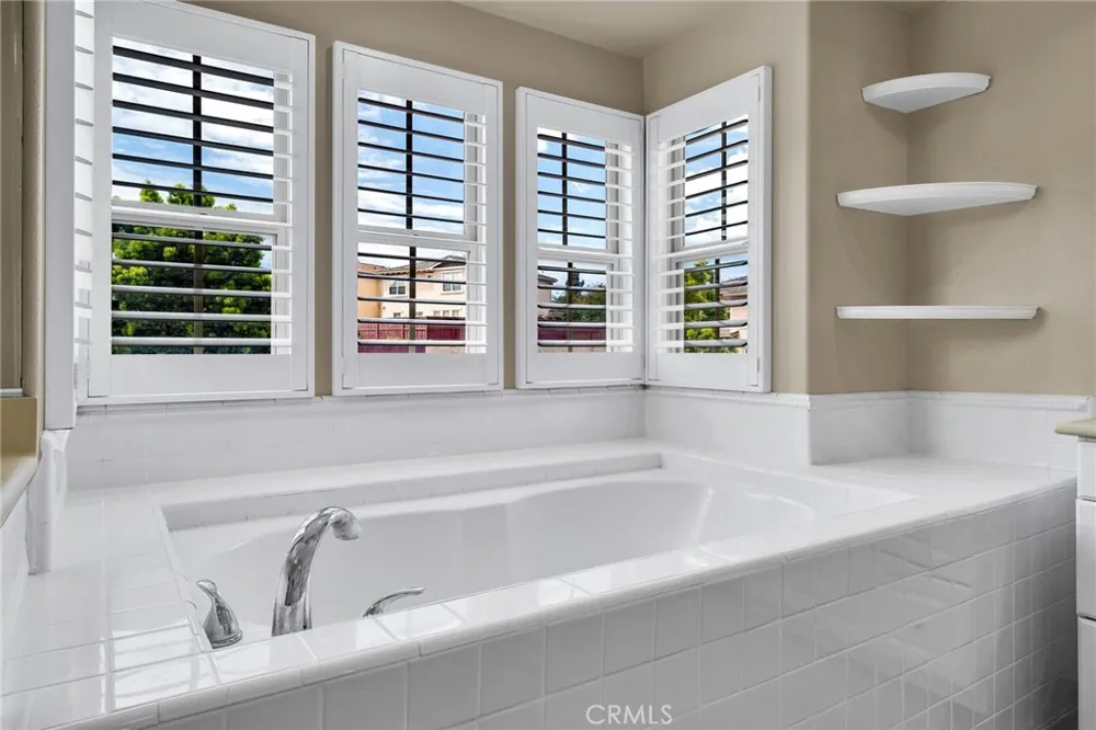 3301 Terrace Ridge Long Beach, CA 90804