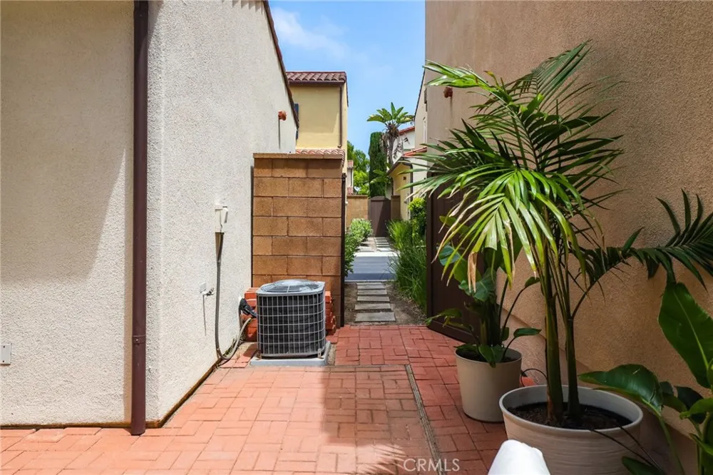 46 Arborside Irvine, CA 92603