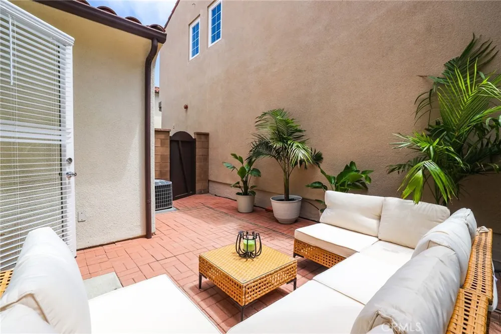 46 Arborside Irvine, CA 92603