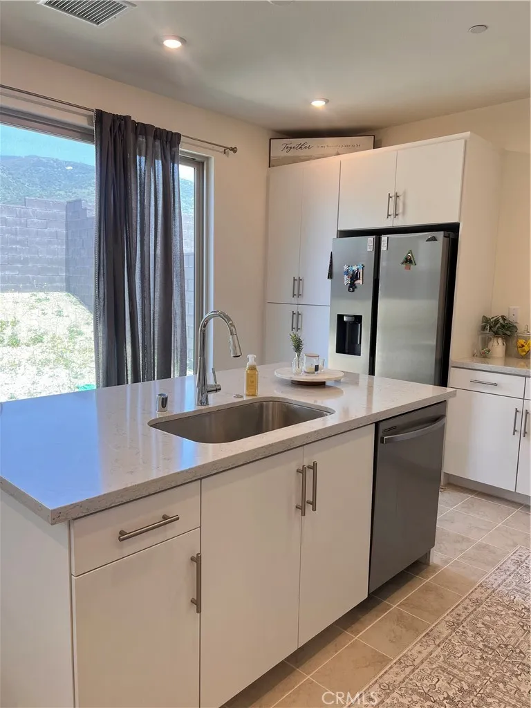 16032 Sunny Court Fontana, CA 92336