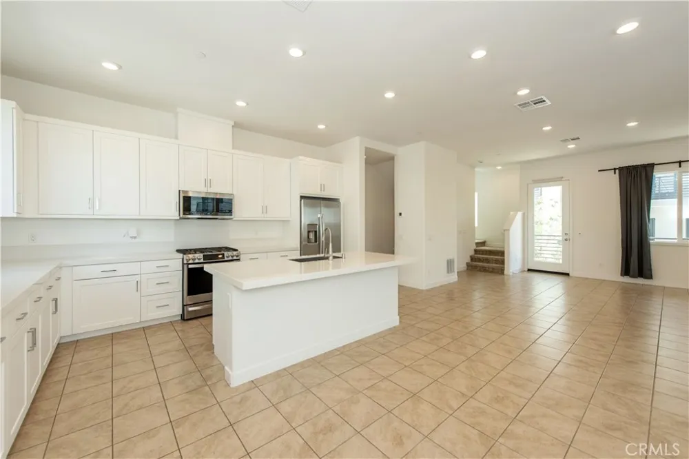 258 Sash Irvine, CA 92618
