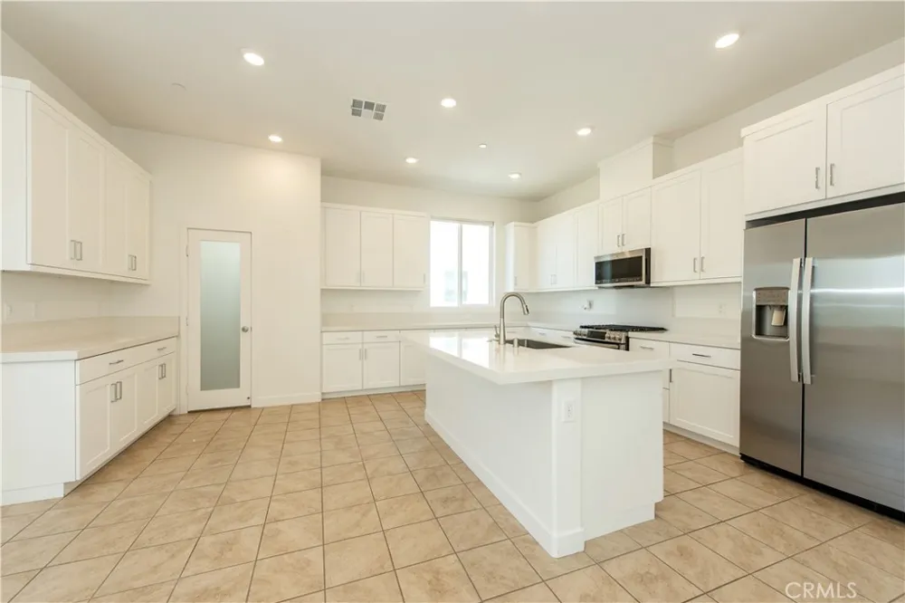258 Sash Irvine, CA 92618