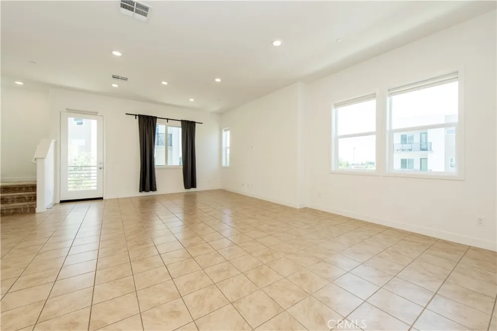 258 Sash Irvine, CA 92618