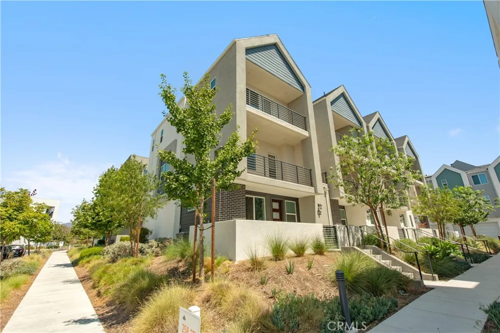 258 Sash Irvine, CA 92618