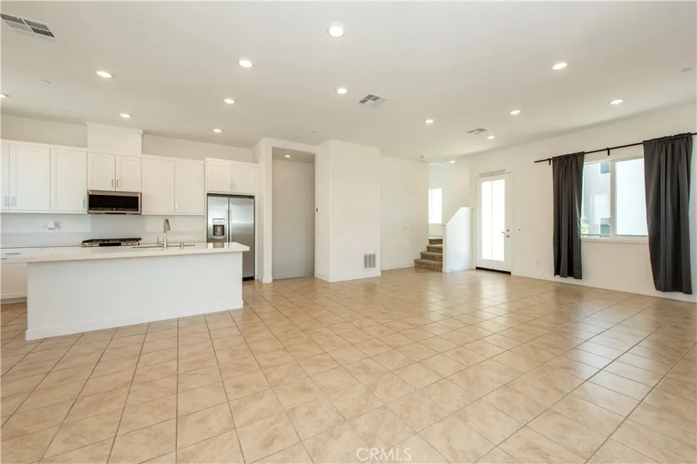 258 Sash Irvine, CA 92618