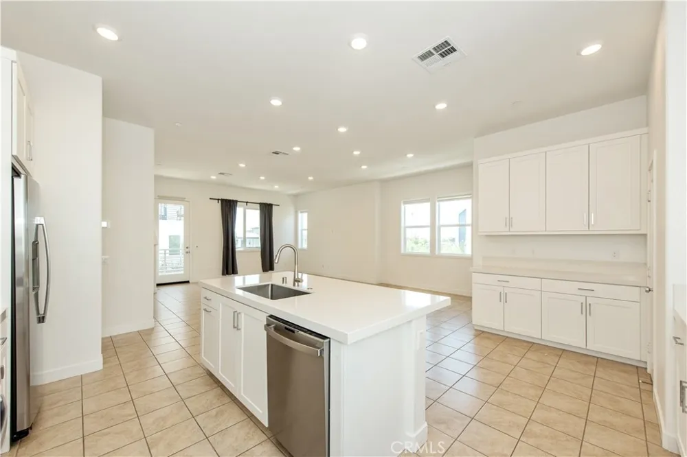 258 Sash Irvine, CA 92618