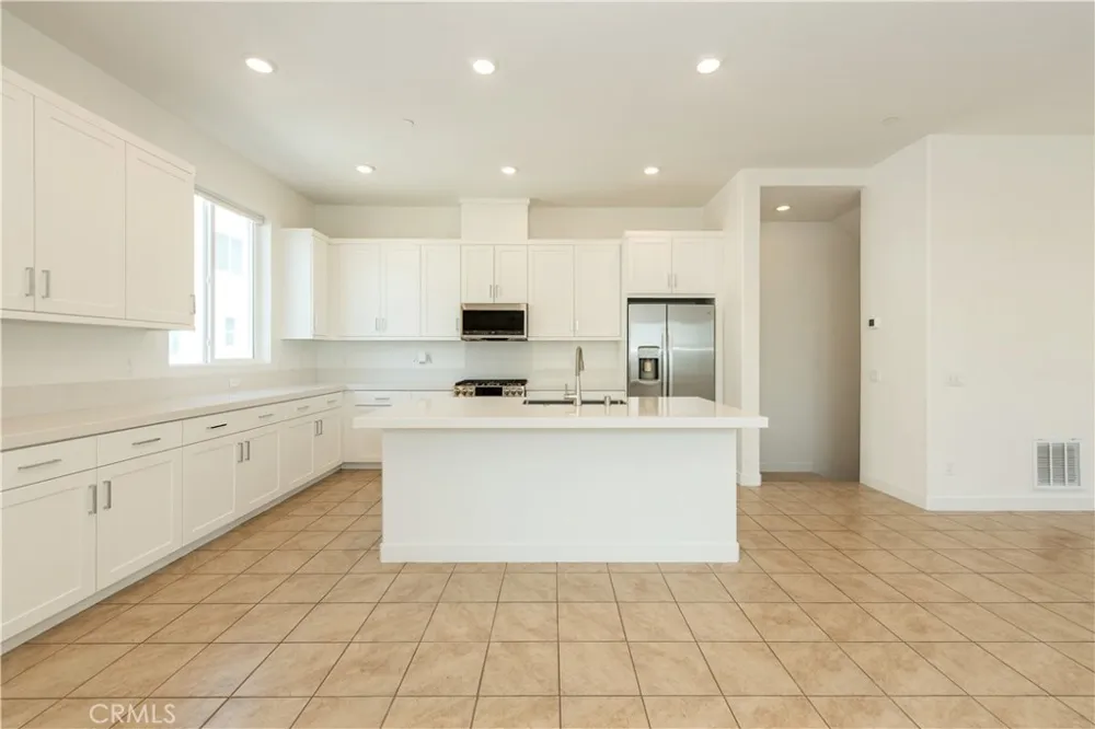 258 Sash Irvine, CA 92618