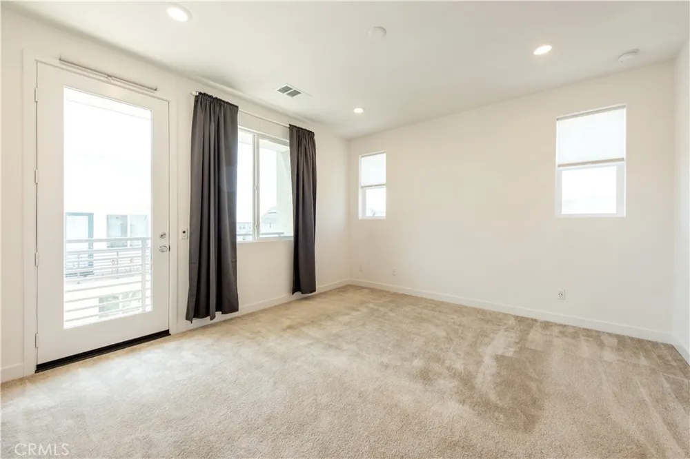 258 Sash Irvine, CA 92618