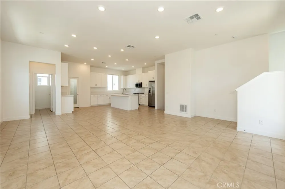 258 Sash Irvine, CA 92618