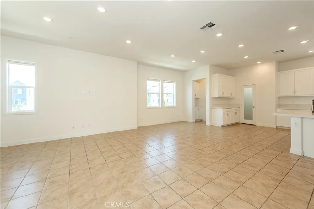 258 Sash Irvine, CA 92618