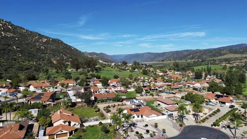 346 Hunter Court Alpine, CA 91901