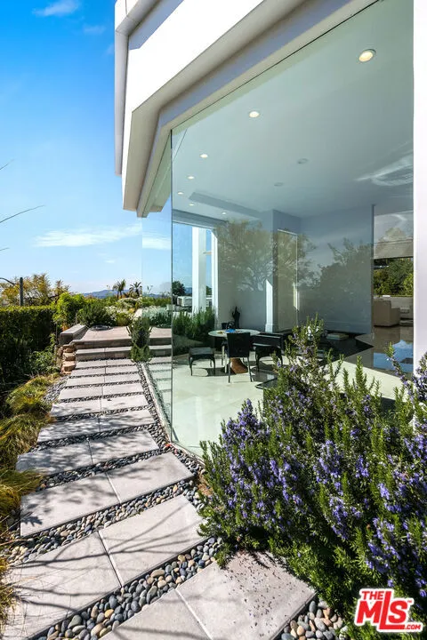 580 Chalette Drive Beverly Hills, CA 90210