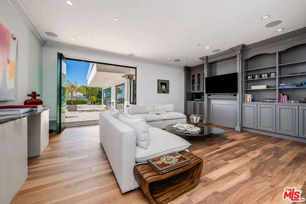 580 Chalette Drive Beverly Hills, CA 90210