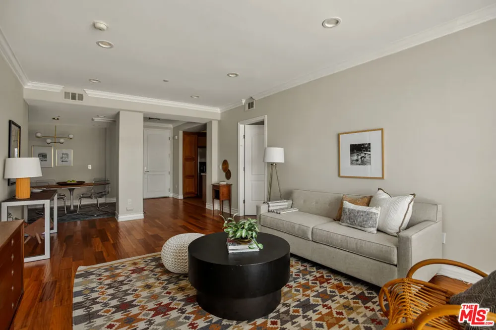 837 Hudson Avenue #402 Los Angeles, CA 90038