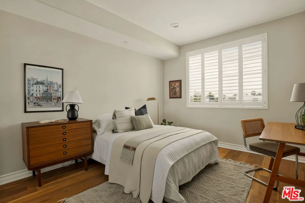837 Hudson Avenue #402 Los Angeles, CA 90038