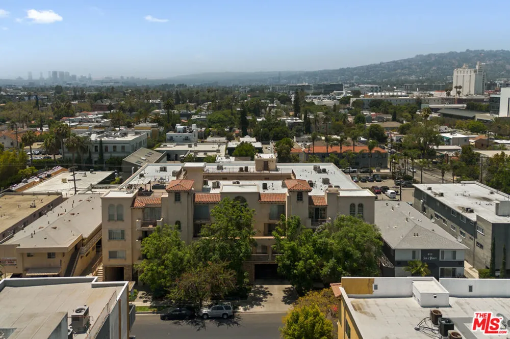 837 Hudson Avenue #402 Los Angeles, CA 90038