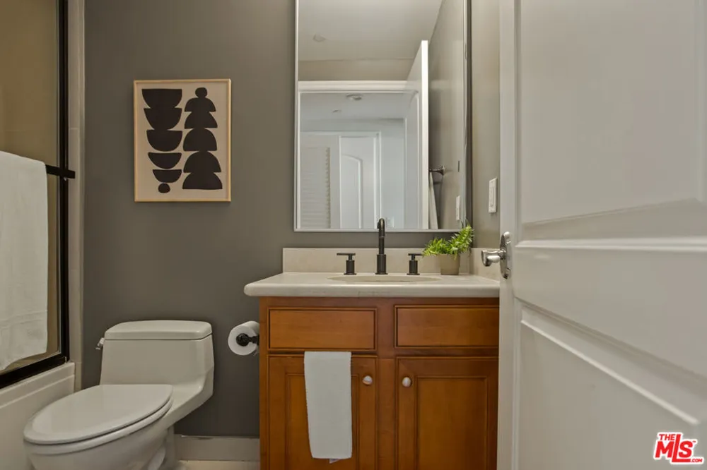 837 Hudson Avenue #402 Los Angeles, CA 90038
