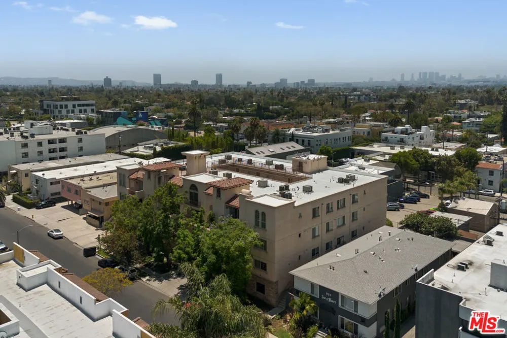 837 Hudson Avenue #402 Los Angeles, CA 90038