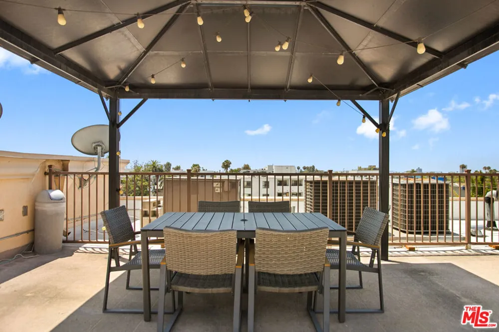 837 Hudson Avenue #402 Los Angeles, CA 90038