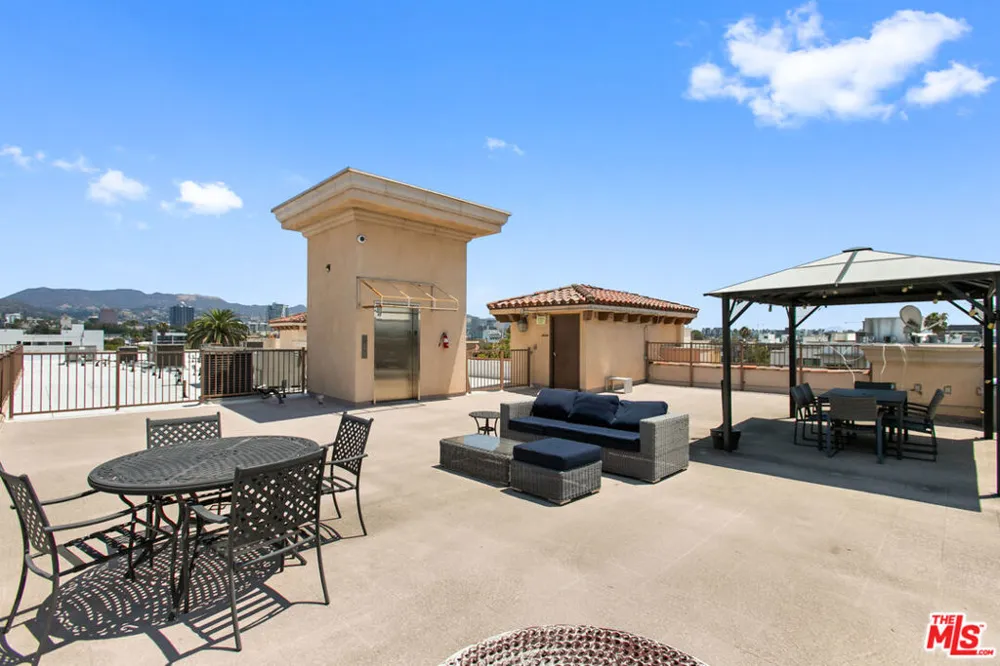 837 Hudson Avenue #402 Los Angeles, CA 90038