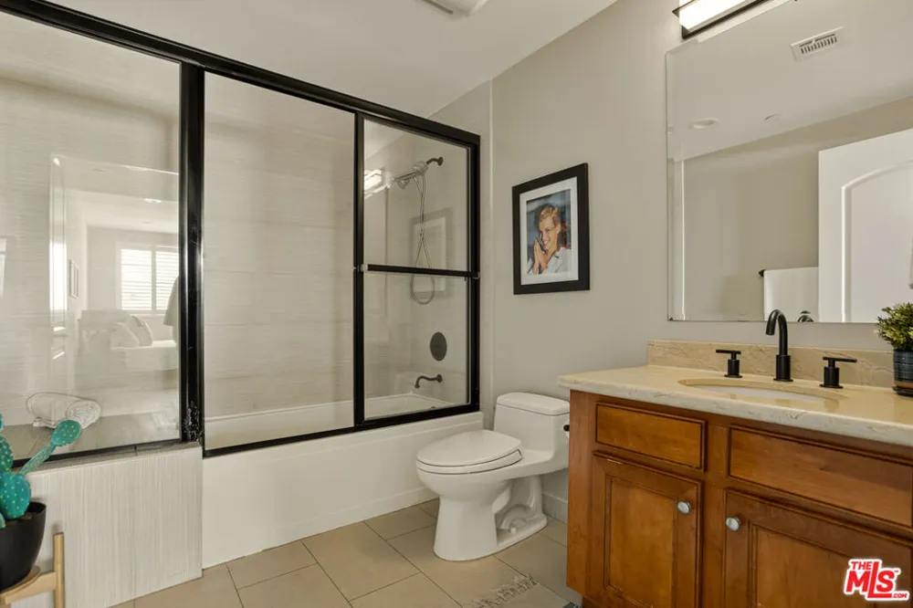 837 Hudson Avenue #402 Los Angeles, CA 90038