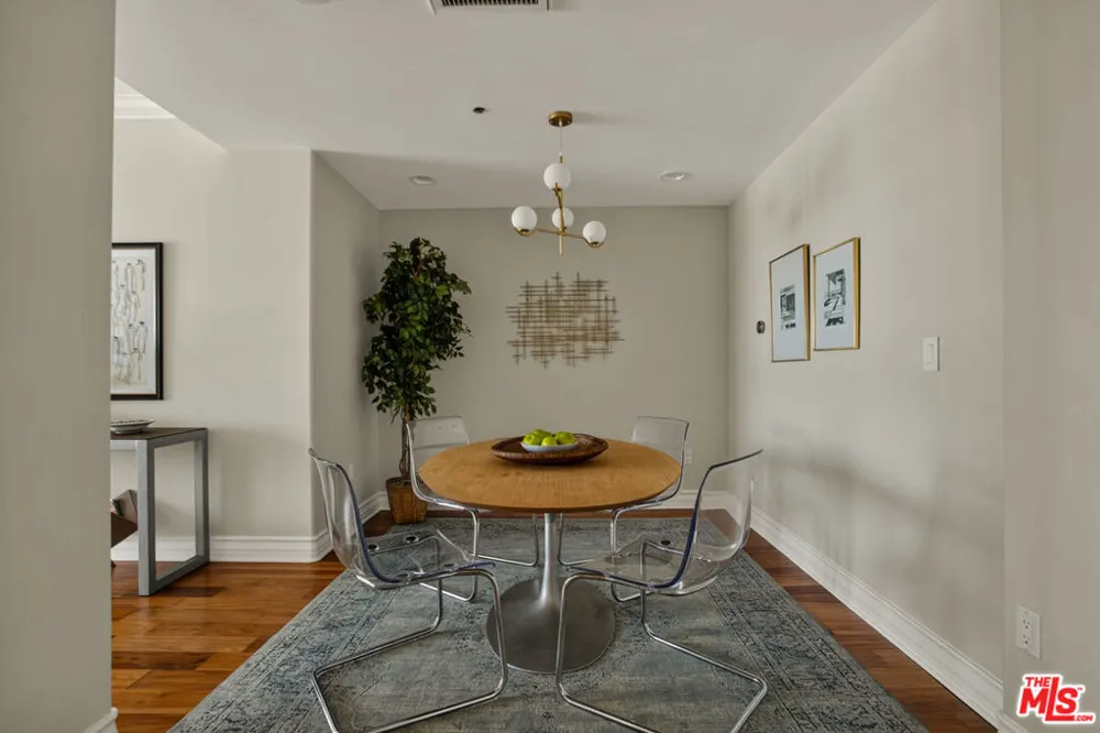 837 Hudson Avenue #402 Los Angeles, CA 90038