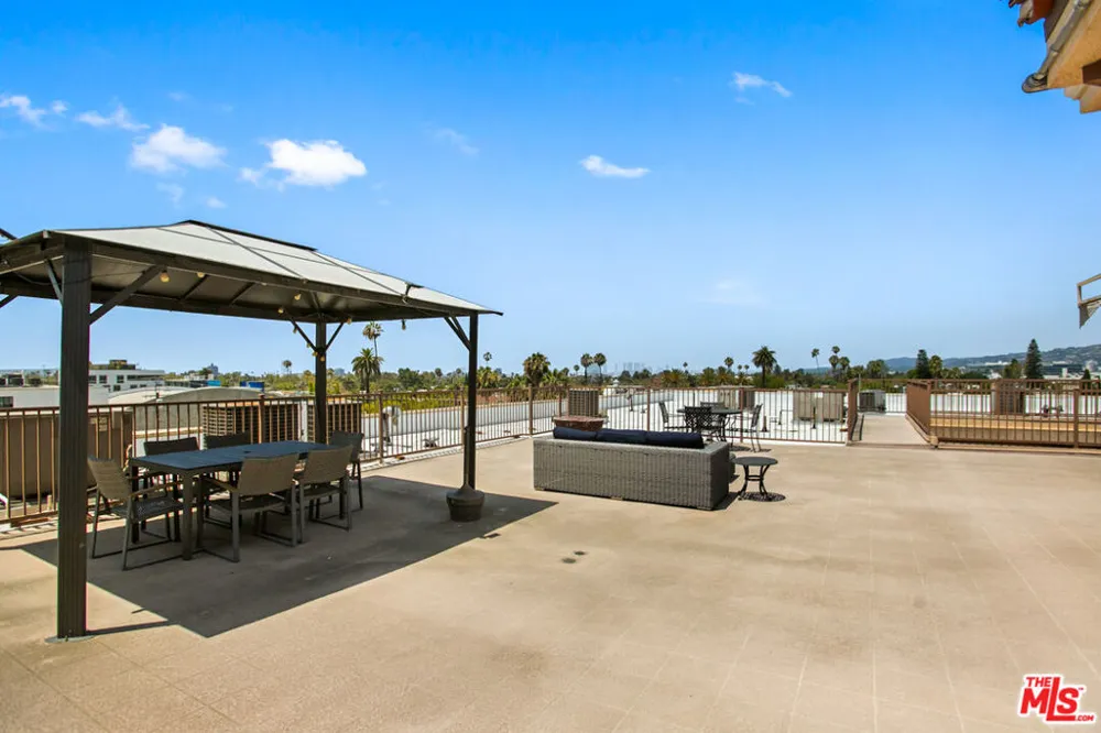 837 Hudson Avenue #402 Los Angeles, CA 90038