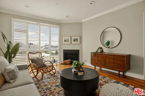837 Hudson Avenue #402