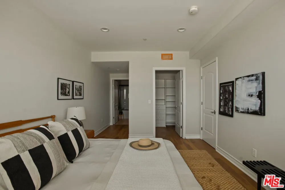 837 Hudson Avenue #402 Los Angeles, CA 90038
