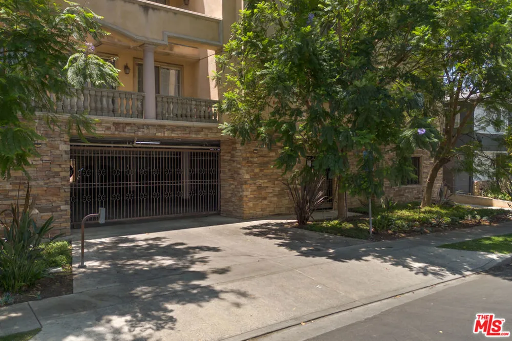 837 Hudson Avenue #402 Los Angeles, CA 90038