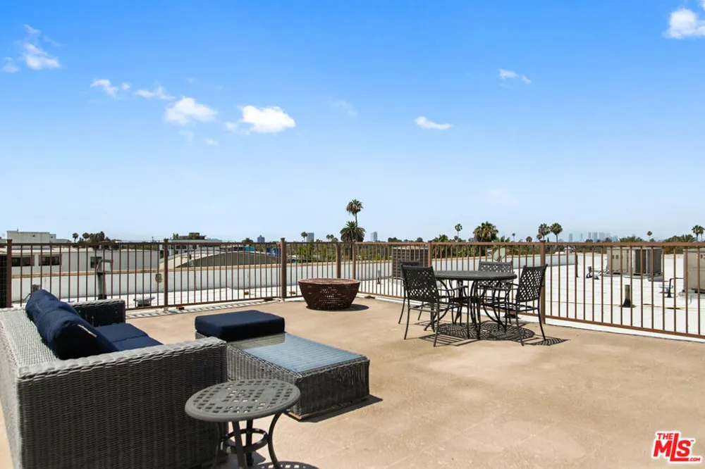 837 Hudson Avenue #402 Los Angeles, CA 90038