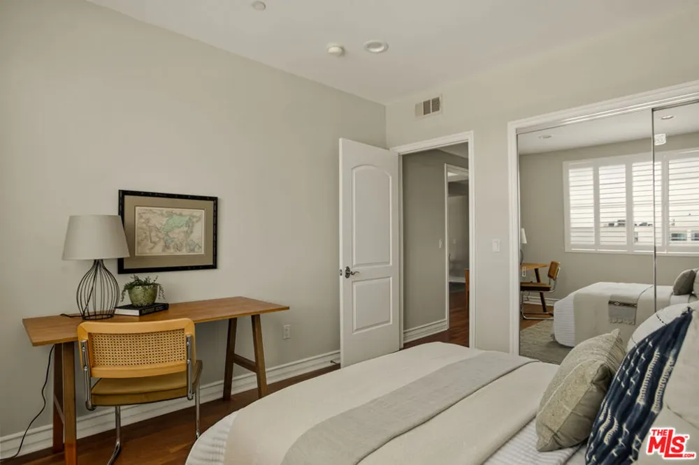 837 Hudson Avenue #402 Los Angeles, CA 90038