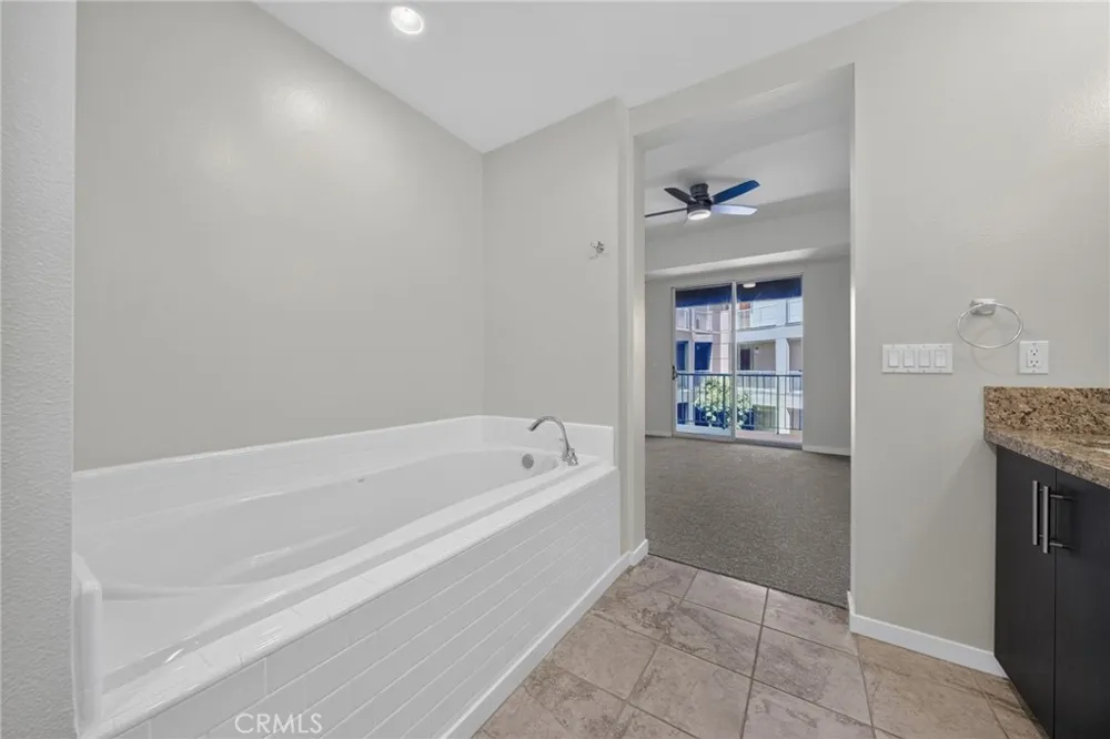 21 Gramercy #309 Irvine, CA 92612