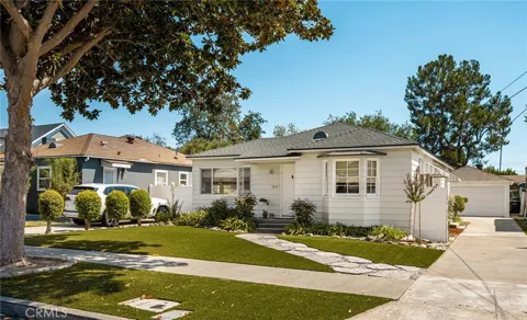 1034 E Palmyra Avenue