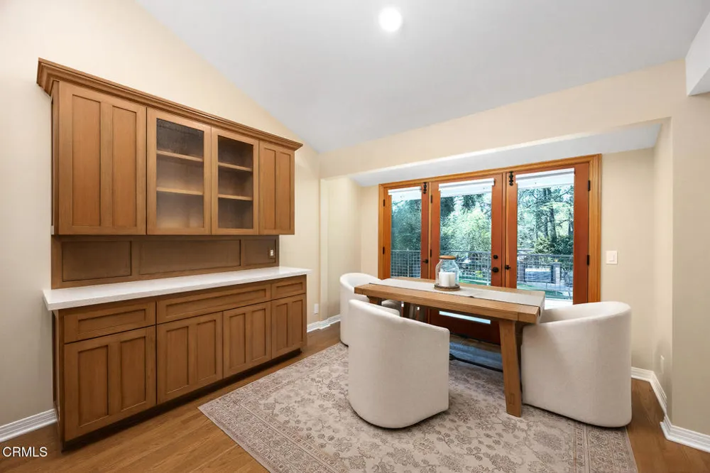 5220 Palm Drive La Canada Flintridge, CA 91011