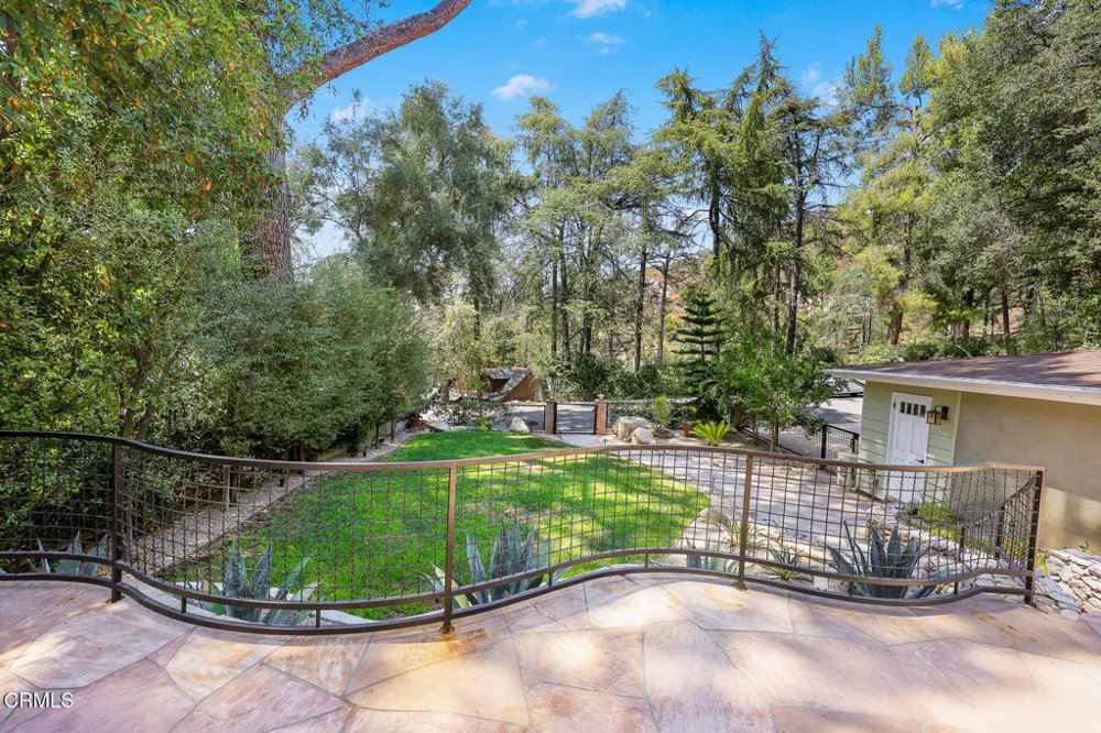 5220 Palm Drive La Canada Flintridge, CA 91011