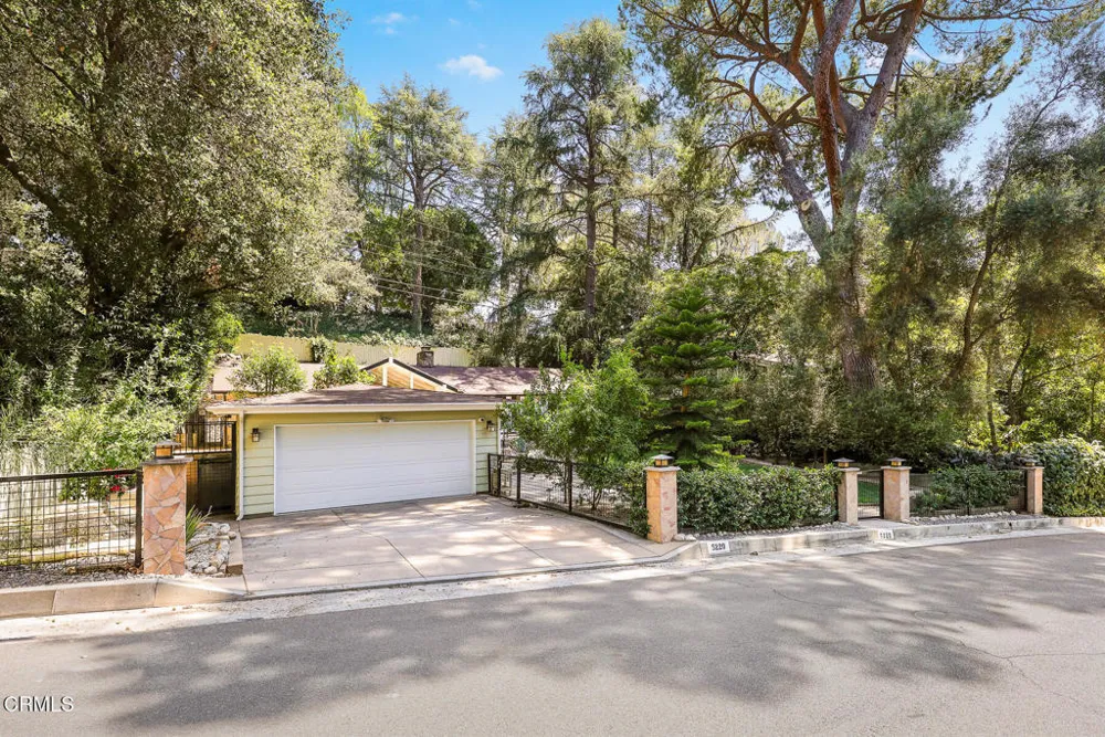 5220 Palm Drive La Canada Flintridge, CA 91011