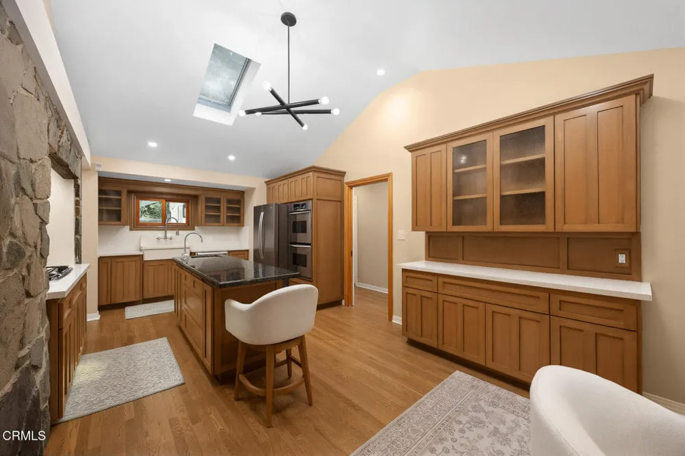 5220 Palm Drive La Canada Flintridge, CA 91011