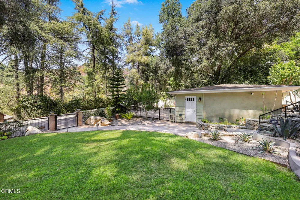 5220 Palm Drive La Canada Flintridge, CA 91011