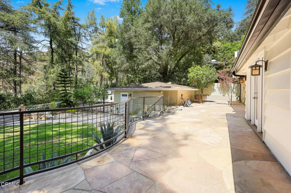 5220 Palm Drive La Canada Flintridge, CA 91011