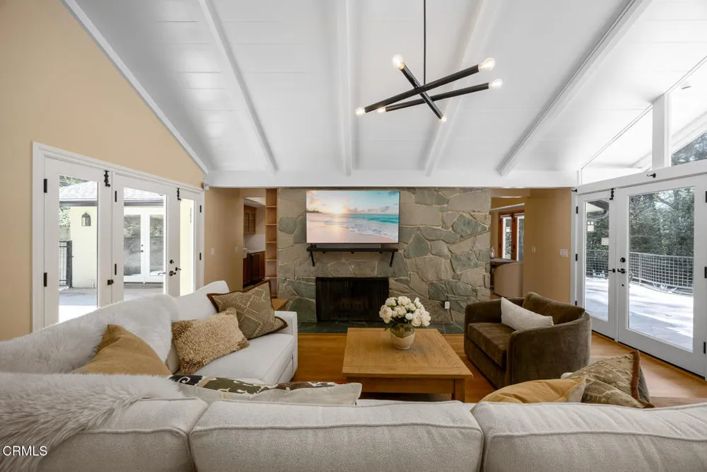 5220 Palm Drive La Canada Flintridge, CA 91011