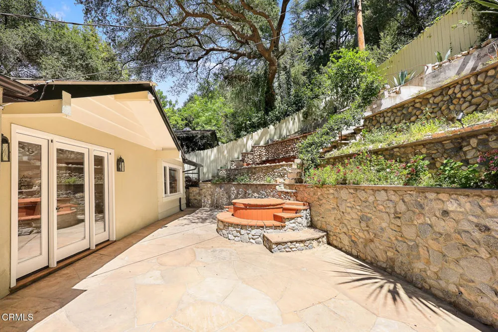 5220 Palm Drive La Canada Flintridge, CA 91011