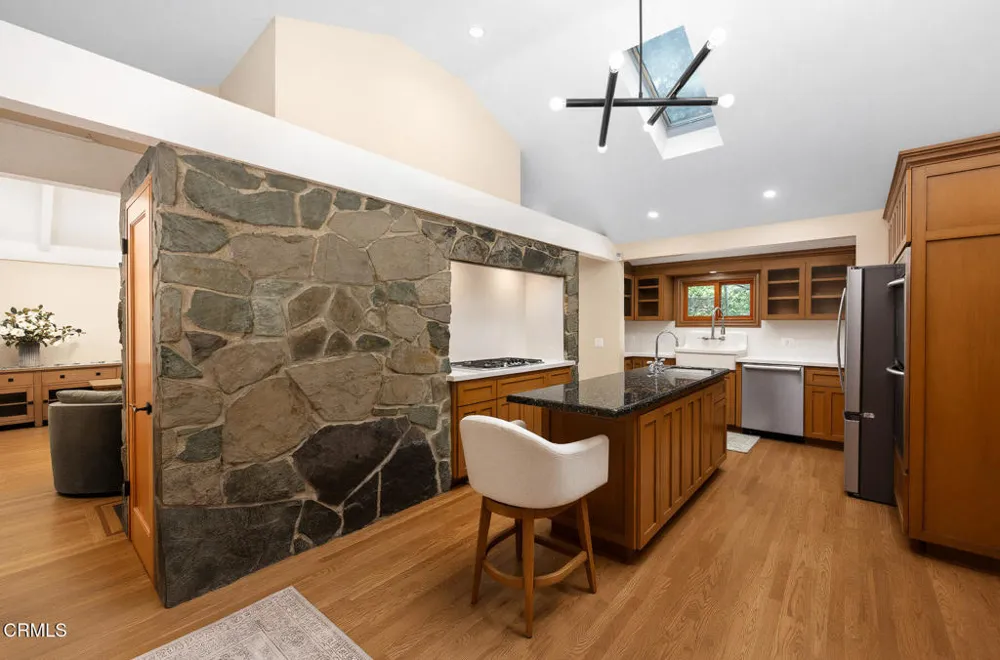 5220 Palm Drive La Canada Flintridge, CA 91011