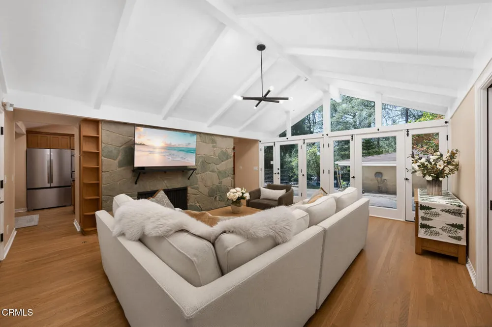 5220 Palm Drive La Canada Flintridge, CA 91011