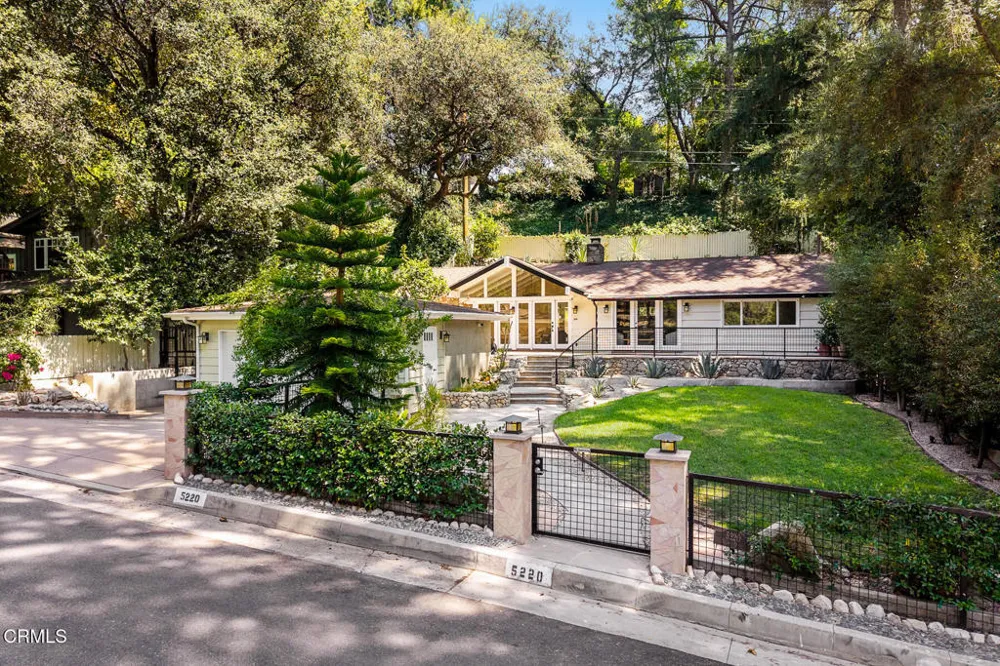 5220 Palm Drive La Canada Flintridge, CA 91011