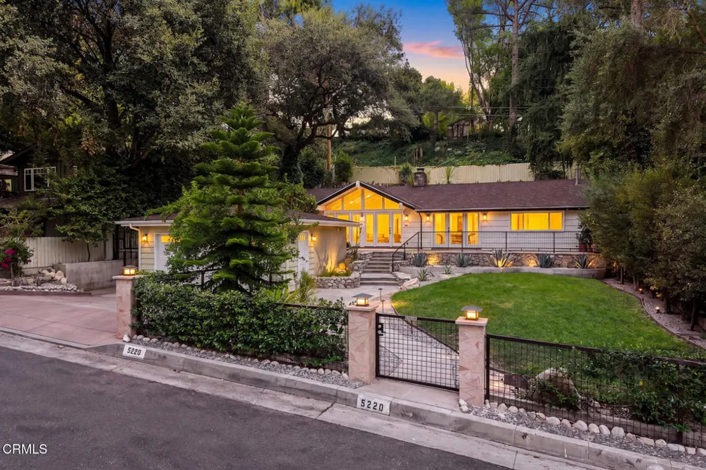 5220 Palm Drive La Canada Flintridge, CA 91011