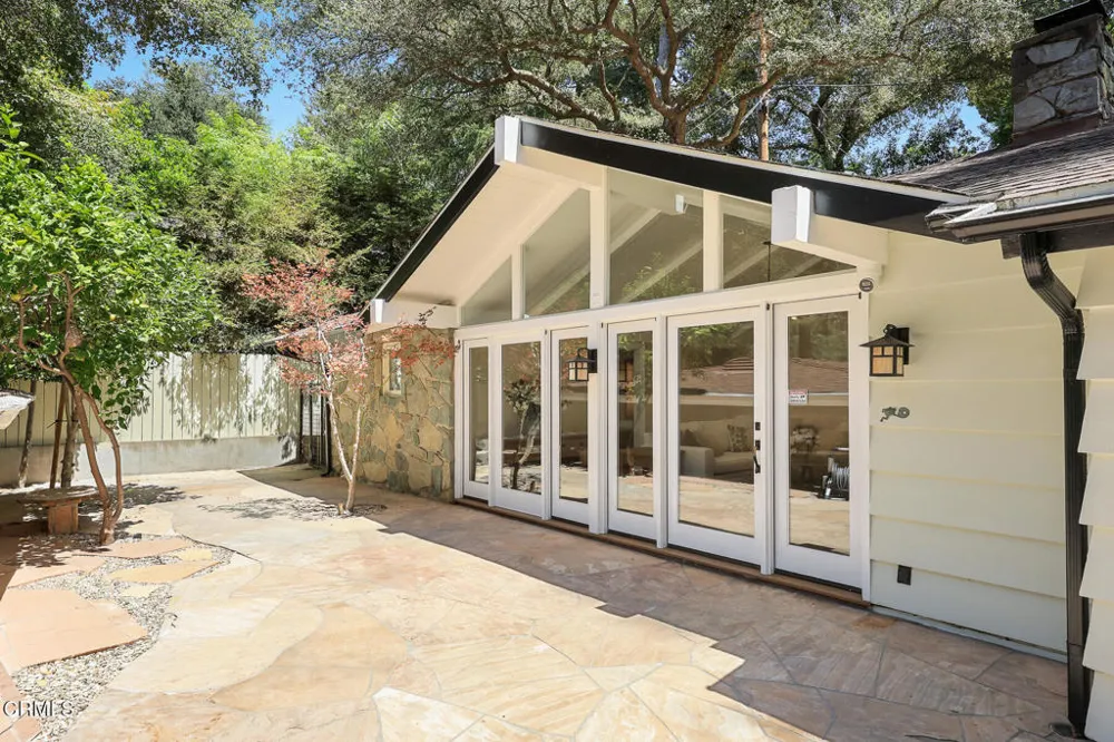 5220 Palm Drive La Canada Flintridge, CA 91011