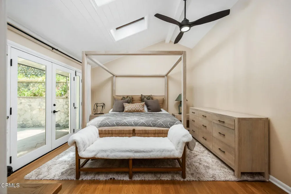 5220 Palm Drive La Canada Flintridge, CA 91011